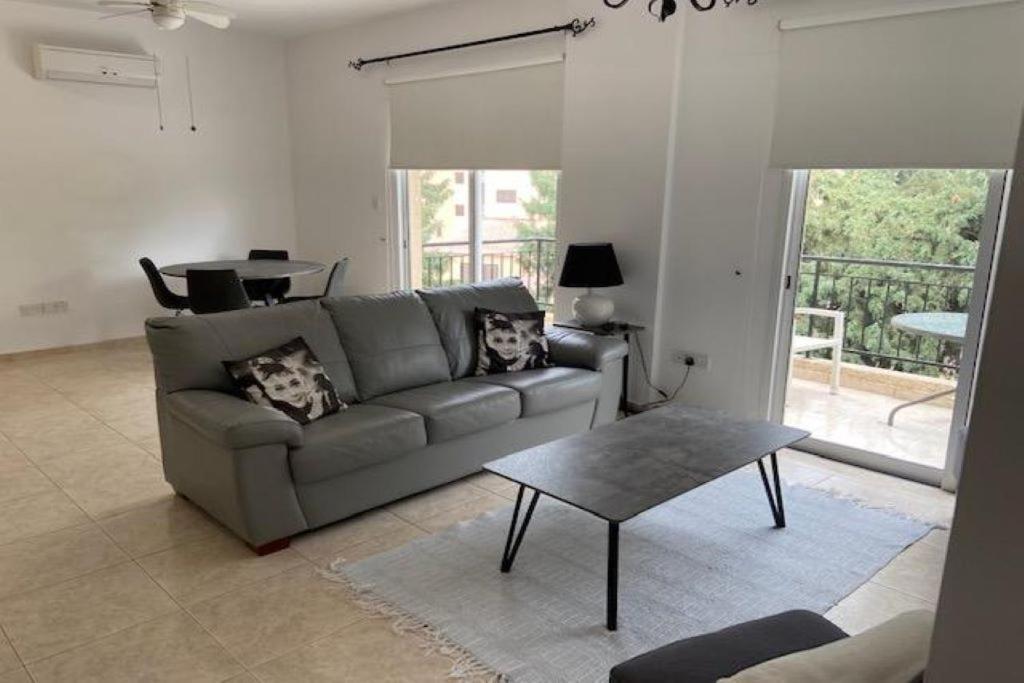 Kato Paphos Apartment In Universal Area Екстериор снимка
